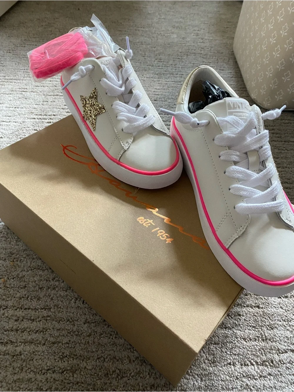 N/A stylish white